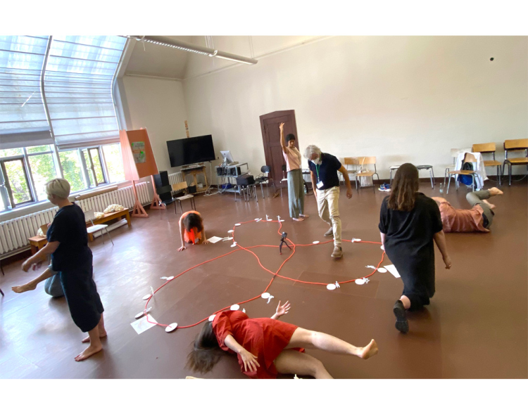 Just right: performing facilitation as artistic research